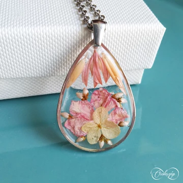 Pasztell romantika kézműves cseppmedál '23