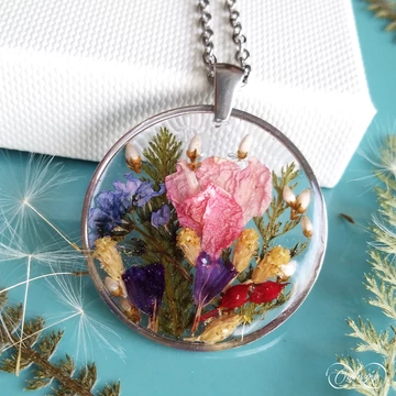 Virágözön kézműves körmedál '23