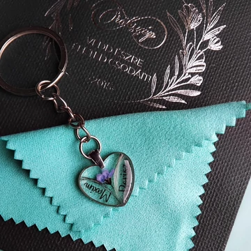 EGYEDI NEMESACÉL KULCSTARTÓ