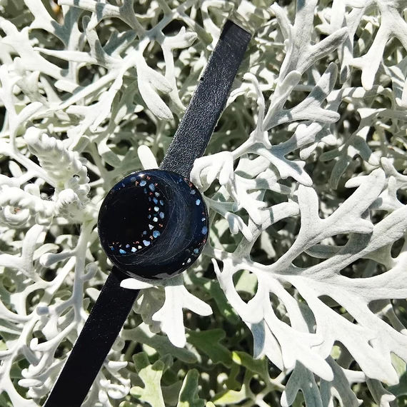 Fekete alapon rosegold füst és kék kagylóhéj