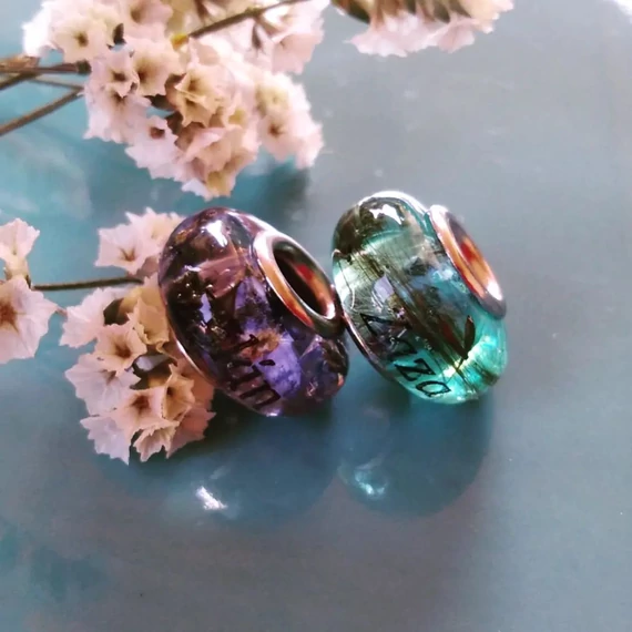 Éjkék és türkiz pitypangos hajtincses gyöngyök