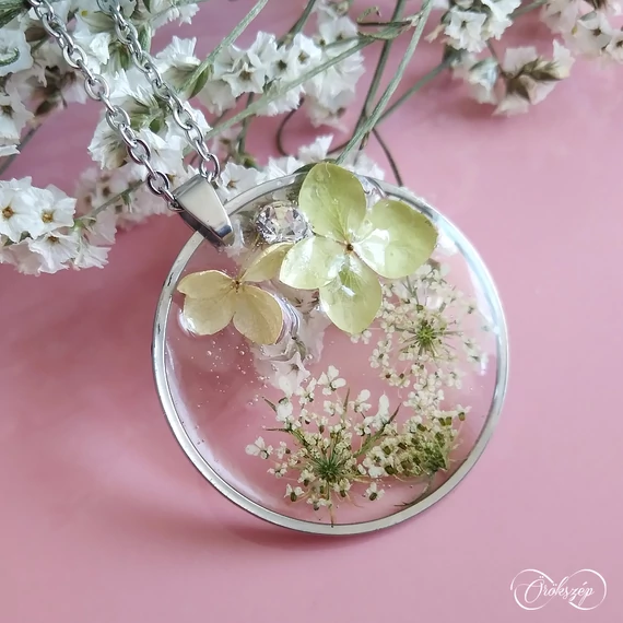 Nyári romantika körmedál