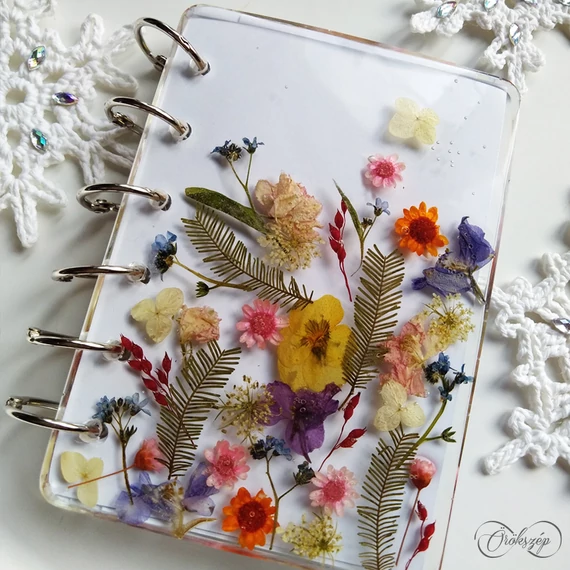 Virágmező gyűrűs kalendárium A7 