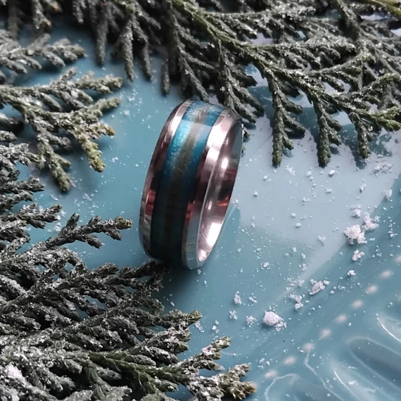 4. Acél alap, türkiz szinezéssel, hajtinncsel