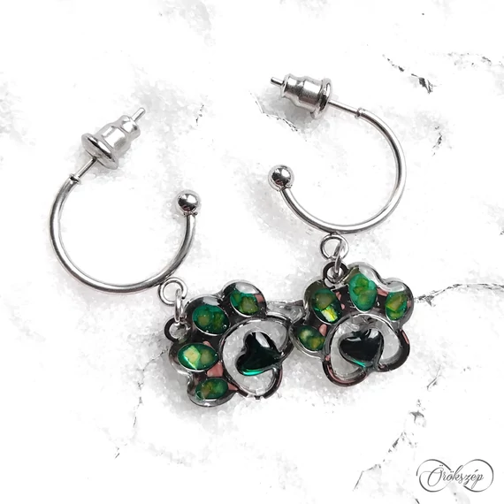 zöld tappancsfülbevaló